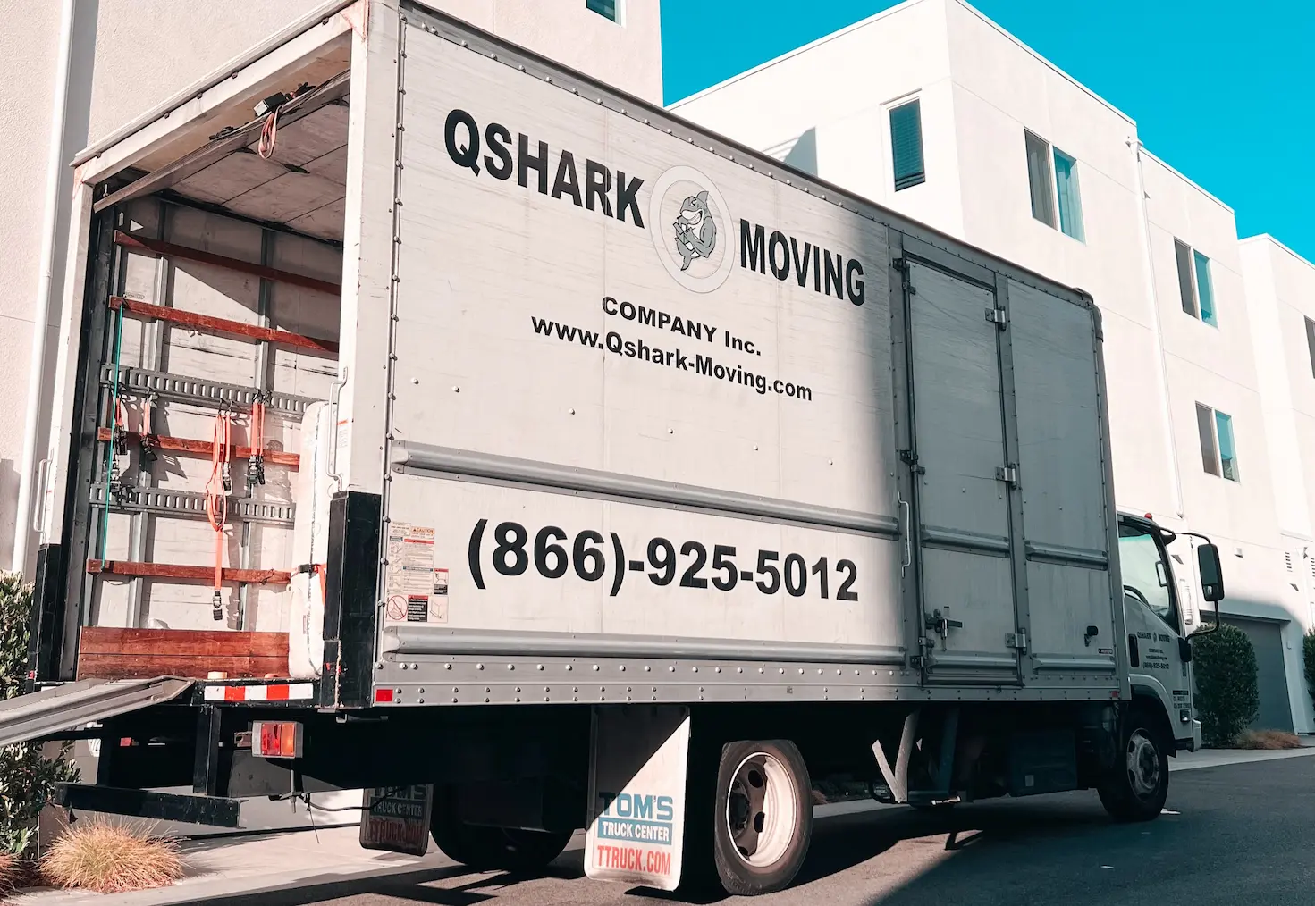qshark moving truck