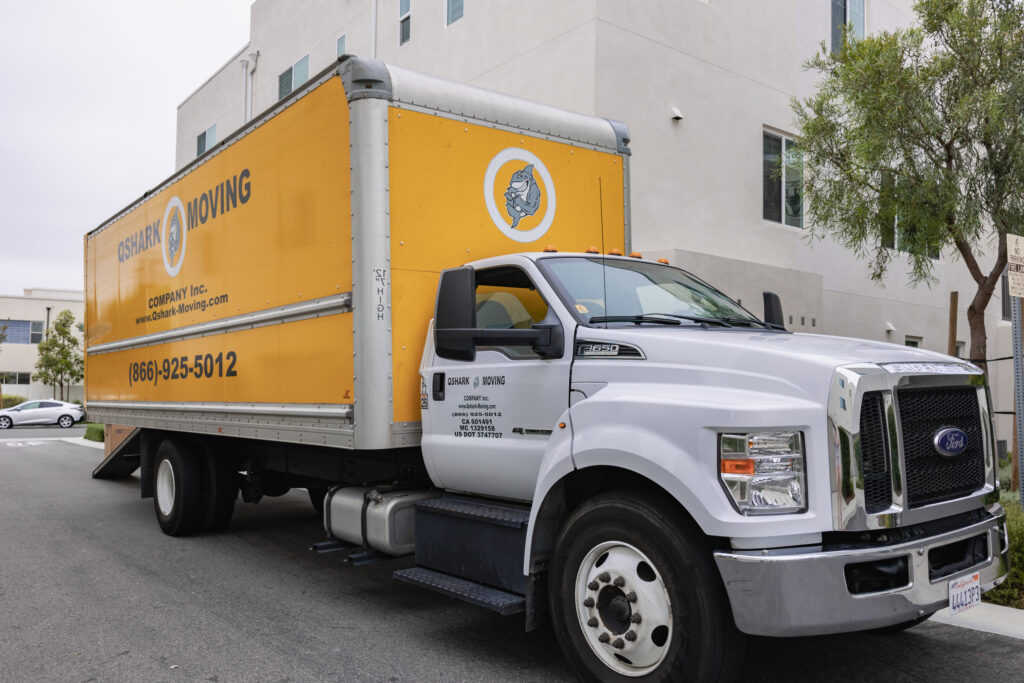 a picture of qshark moving truck