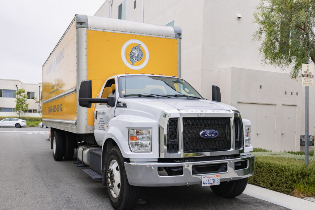 a picture of qshark moving truck