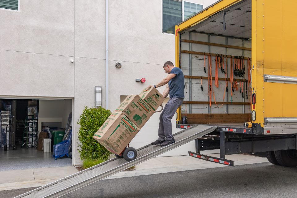 qshark movers loading boxes into the truck