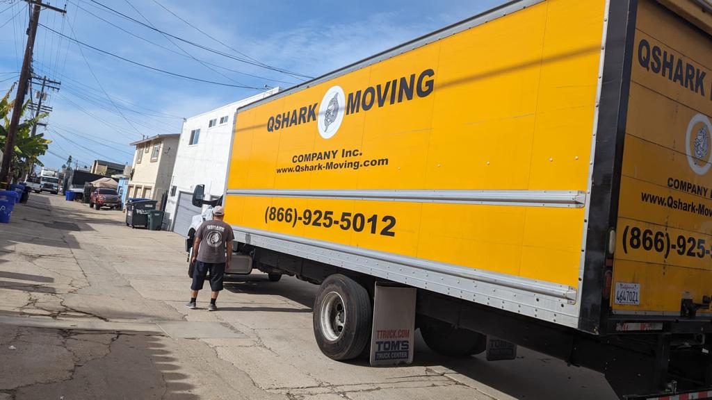 Qshark Movers El Cajon truck
