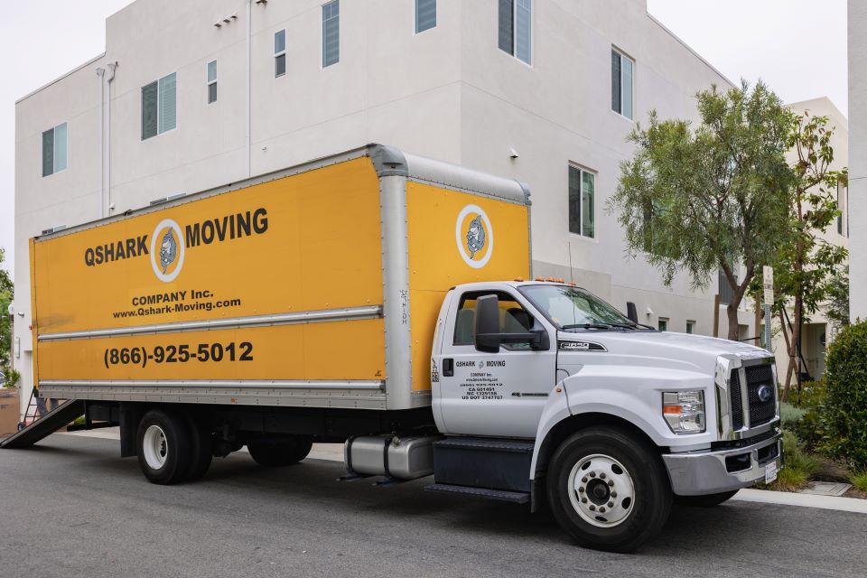 los angeles movers no minimum, qshark moving truck