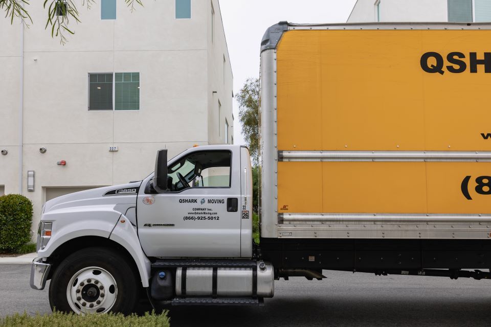 a picture of Qshark moving truck for movers san clemente