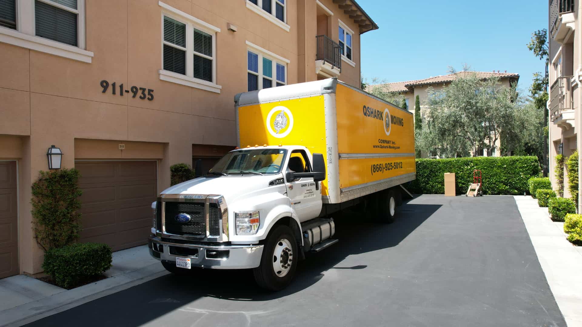 Affordable Piano Movers Los Angeles Area from Qshark Moving Company